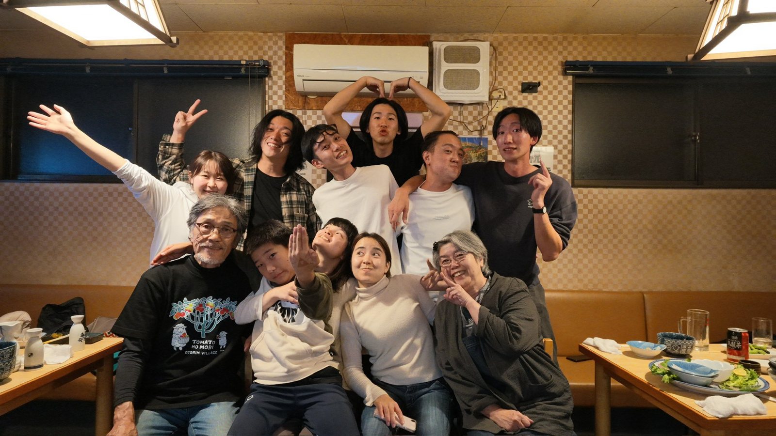 オトナリハウス卒業イベント、幸楽での宴会の集合写真